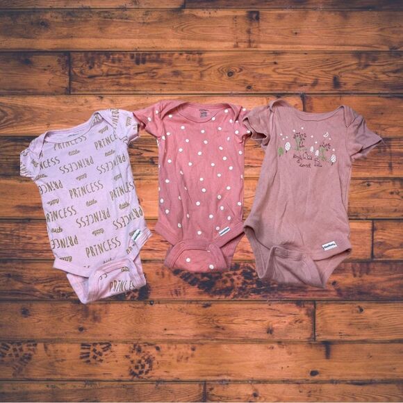 5 for $25🔥Gerber Set of 3 Pink Bodysuits Baby Girl Size 0-3 Months - Picture 1 of 4